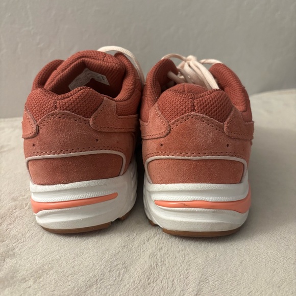 Vionic Walker Women's Plantar Fasciitis Shoe - Pink Rose Suede Size 7.5 - Picture 8 of 15